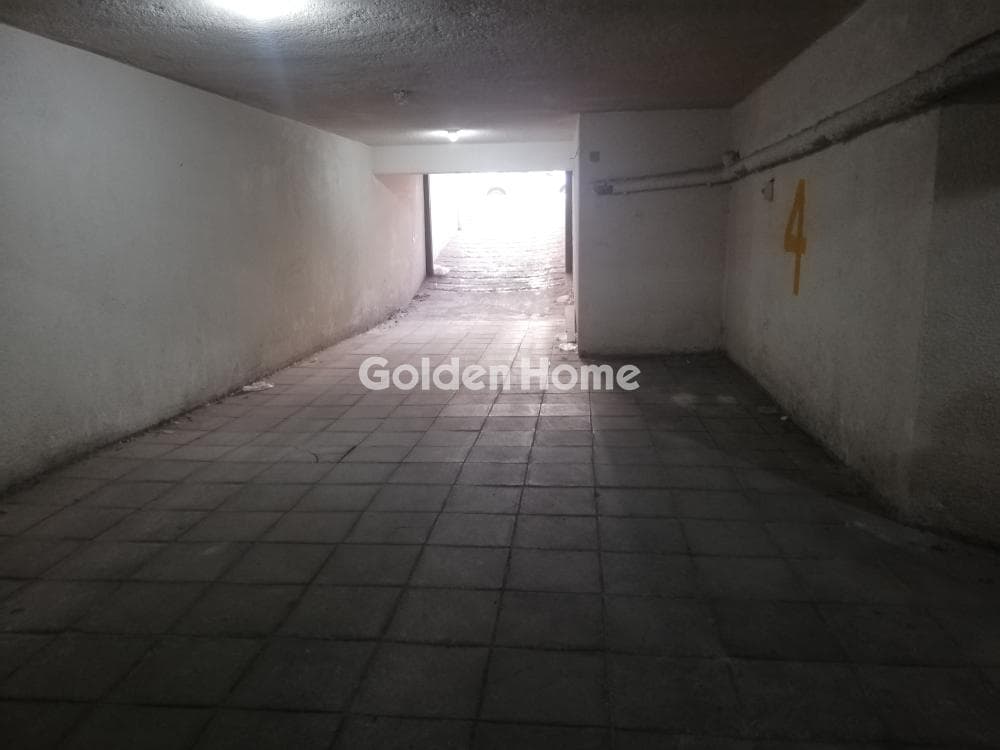 Χώρος Στάθμευσης στην Άγιος Γεώργιος, Νίκαια — Φωτογραφία 8 από 9