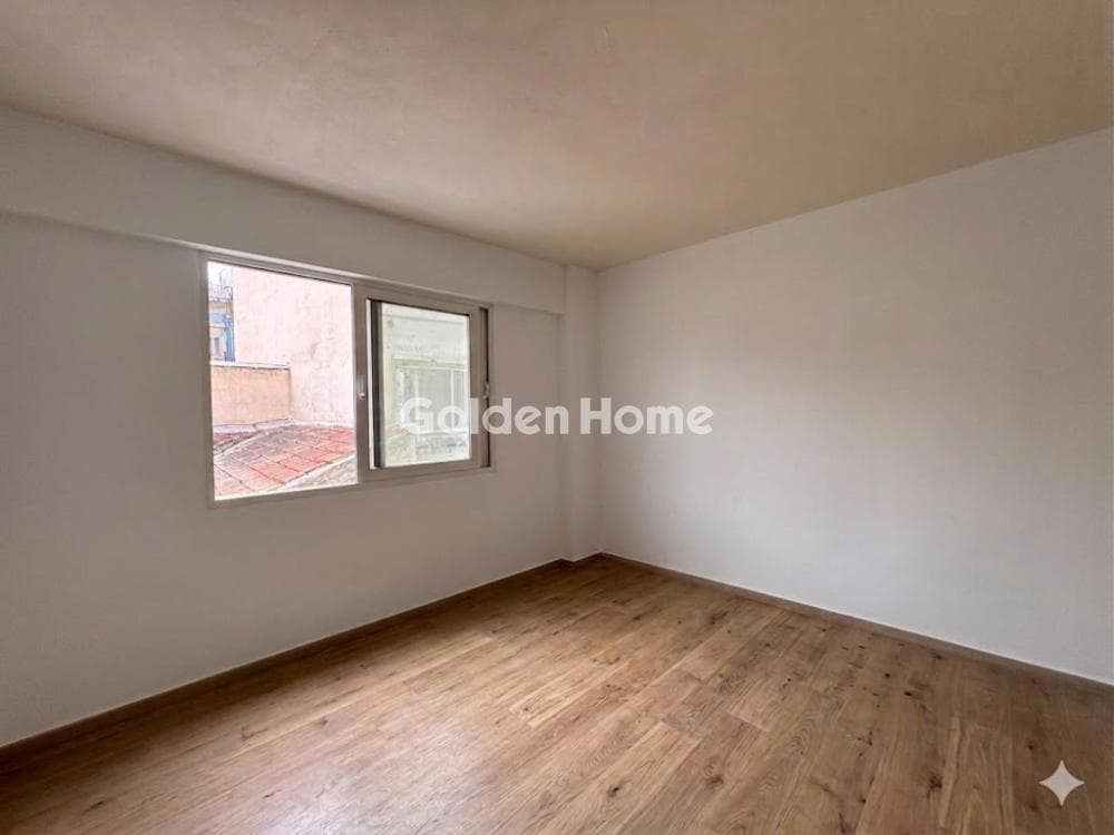 Apartment in Diilistiria, Piraeus — Photo 1 of 2