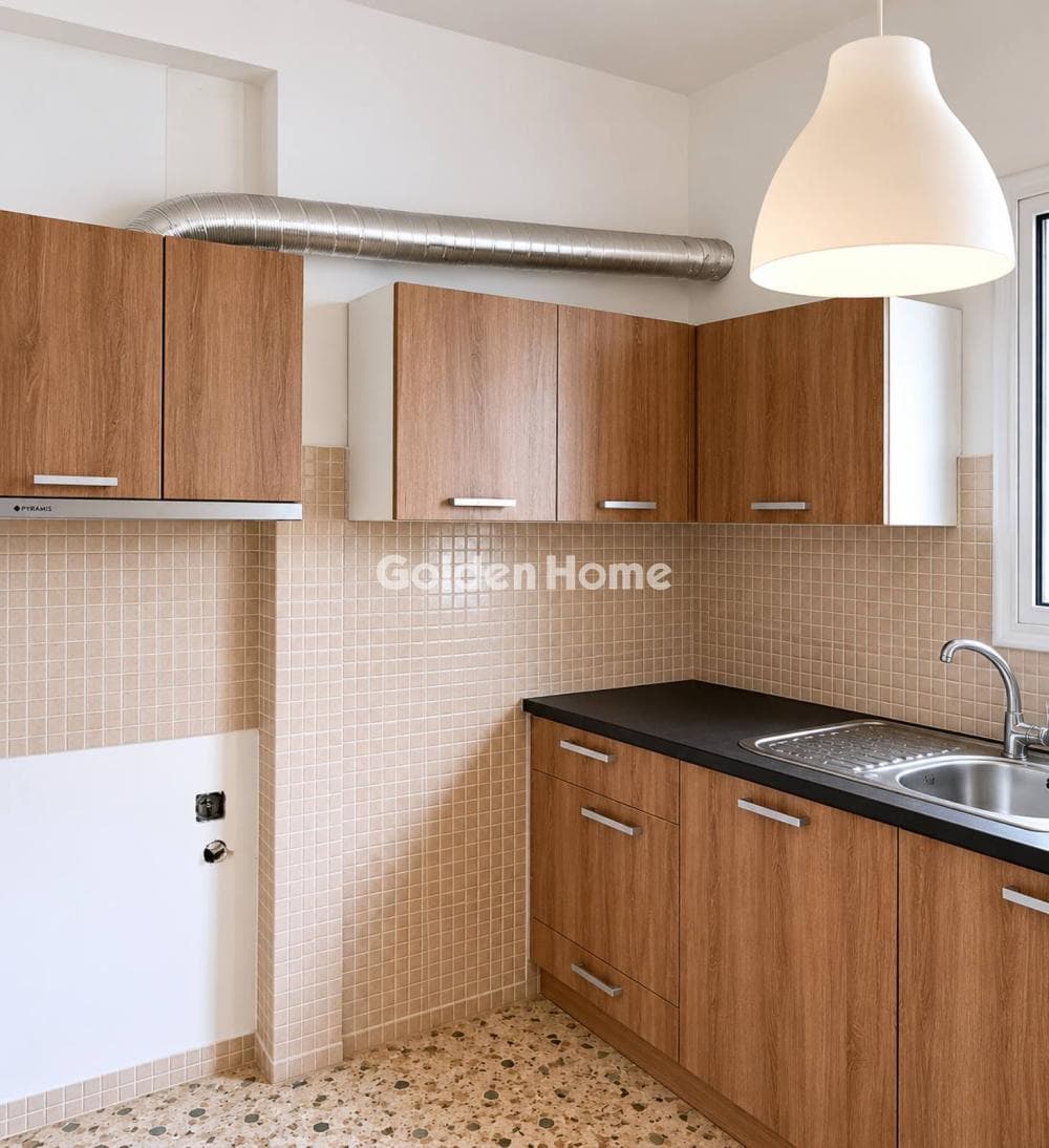 Apartment in Aspra Chomata, Peristeri — Photo 1 of 30