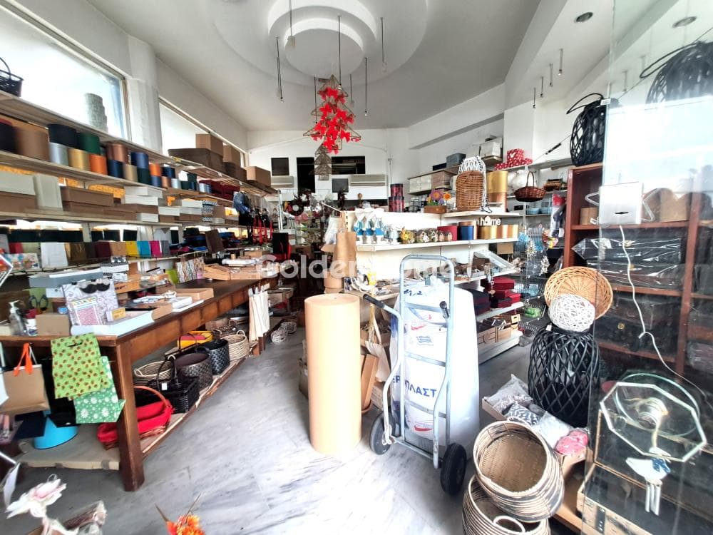 Retail Store in Trachones, Alimos — Photo 2 of 24