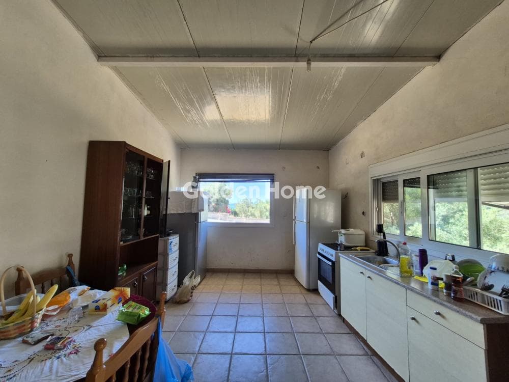 House in Perani, Salamina — Photo 1 of 13