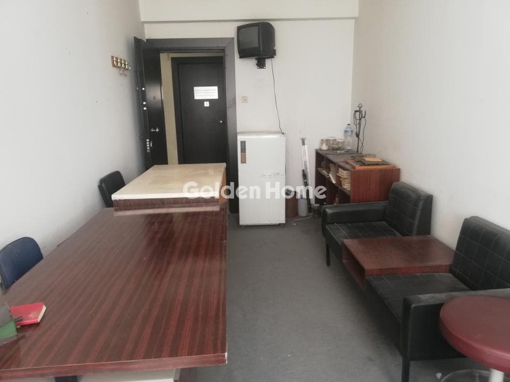 Office in Platia Kanigos, Exarchia - Neapoli — Photo 1 of 15