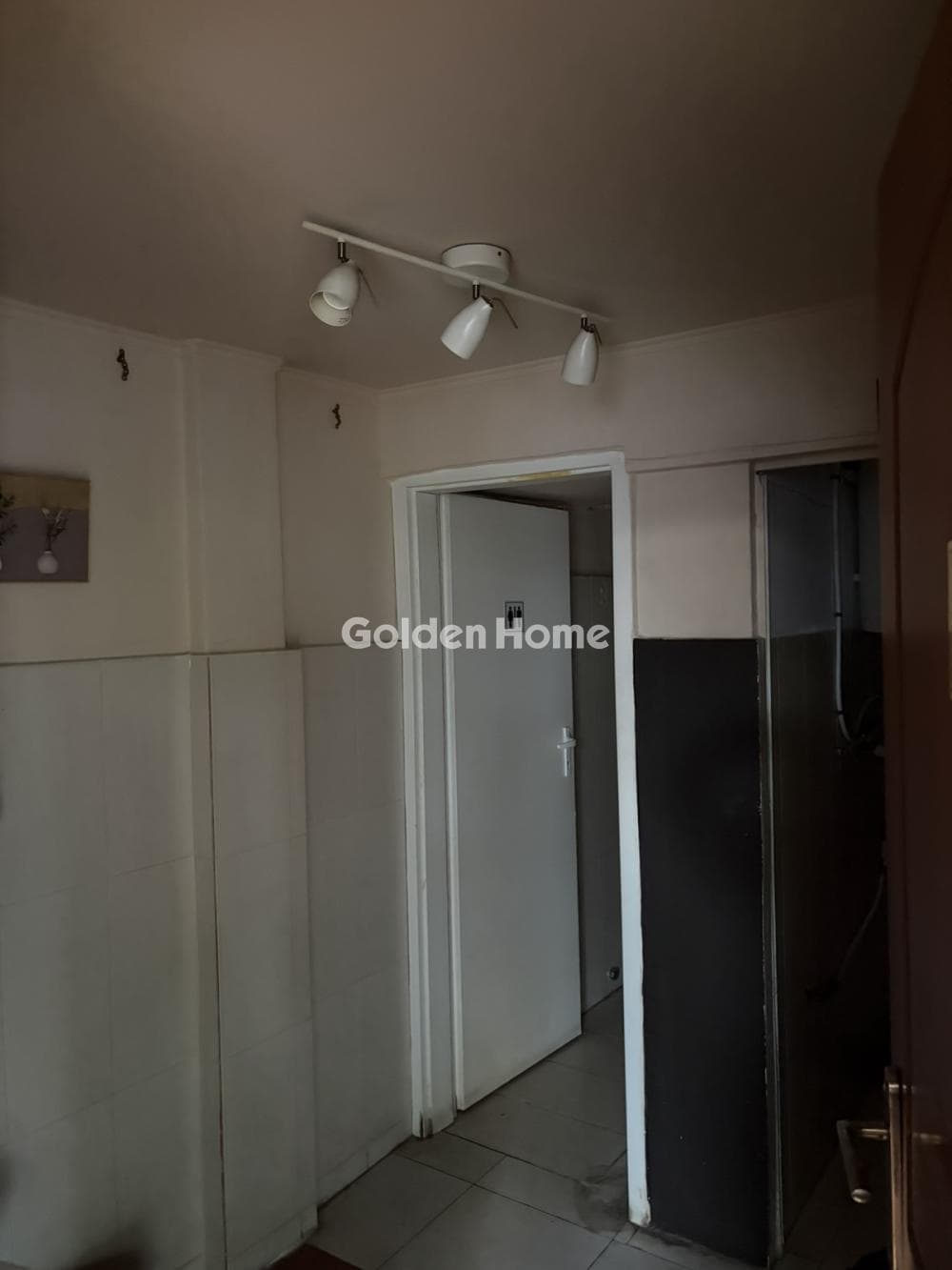 Retail Store in Agios Ioannis Chrisostomos, Nikaia — Photo 8 of 18