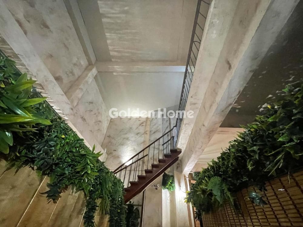 Retail Store in Monastiraki, Historic Center — Photo 8 of 21
