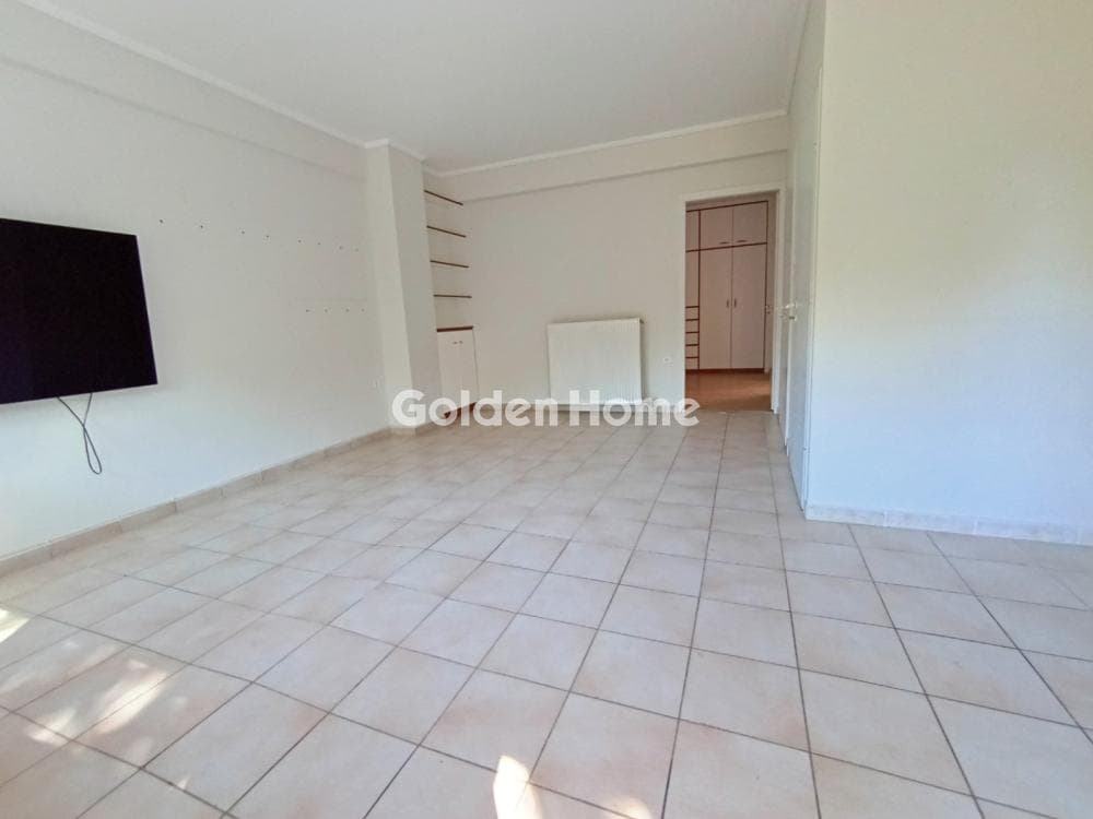 Apartment in Cemetery, Nikaia — Photo 1 of 15
