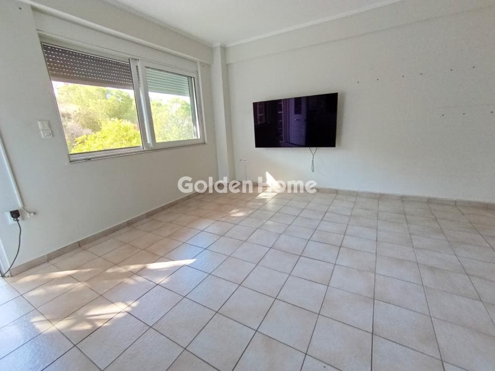 Apartment in Cemetery, Nikaia — Photo 2 of 15