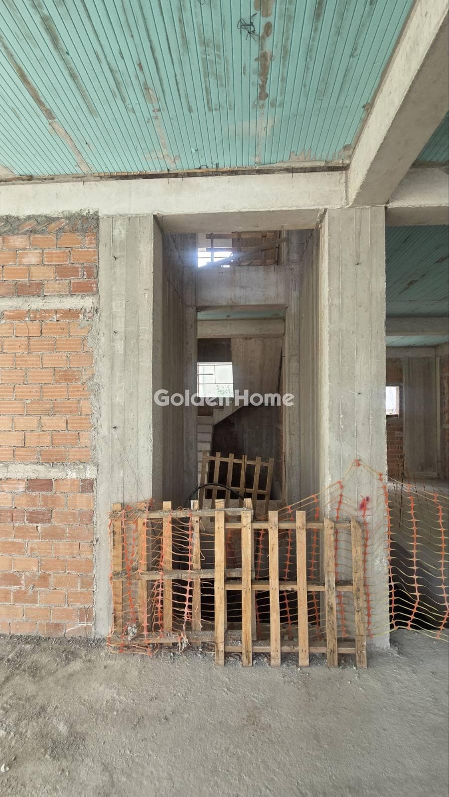 Retail Store in Perivolia, Messatida — Photo 10 of 16