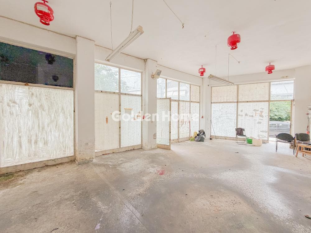 Retail Store in Center, Petroupoli — Photo 1 of 9