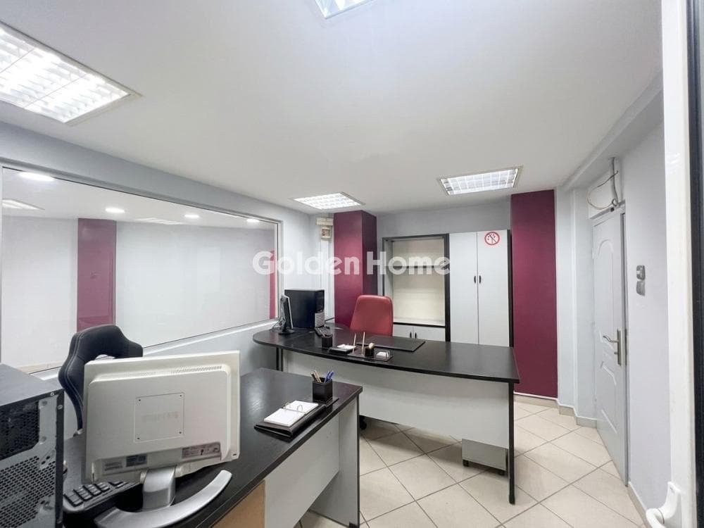 Retail Store in Kaminia, Piraeus — Photo 1 of 5