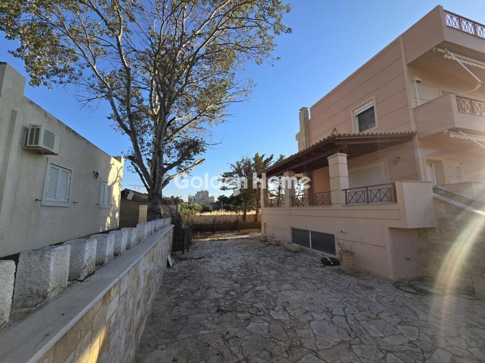 House in Kalivia, Kalivia Thorikou — Photo 1 of 4