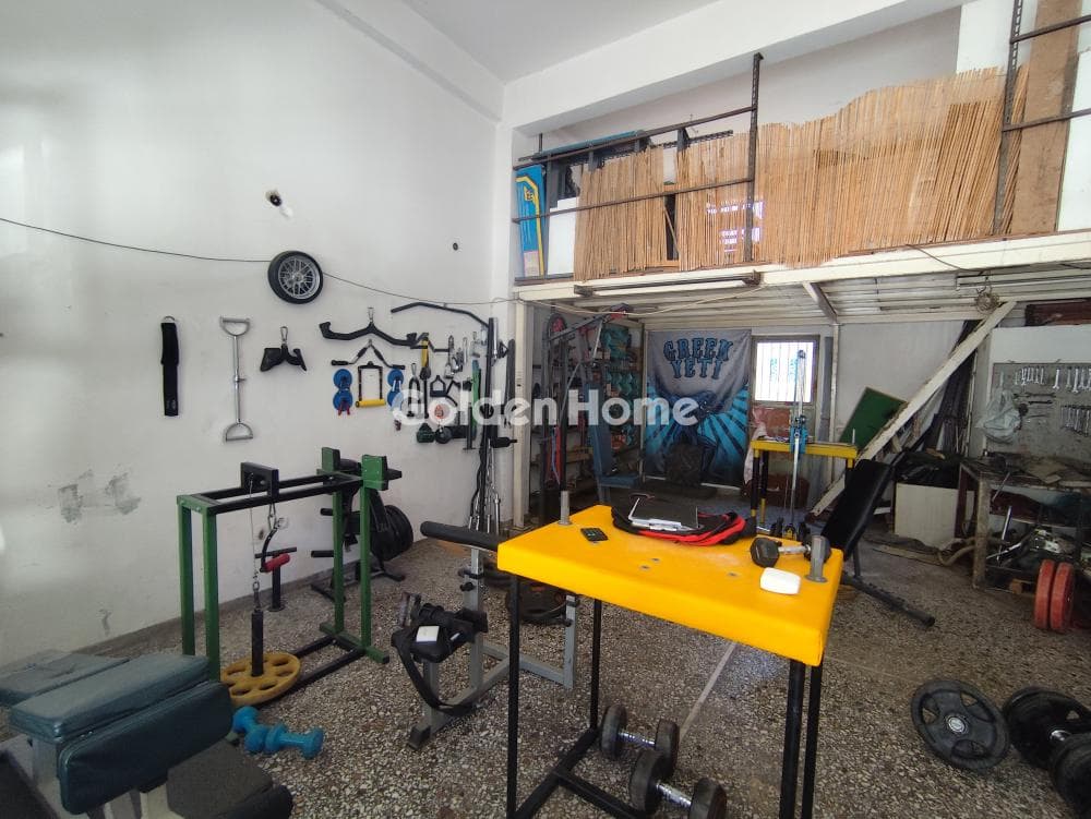 Retail Store in akadimia Platonos, Kolonos - Kolokinthous — Photo 1 of 4