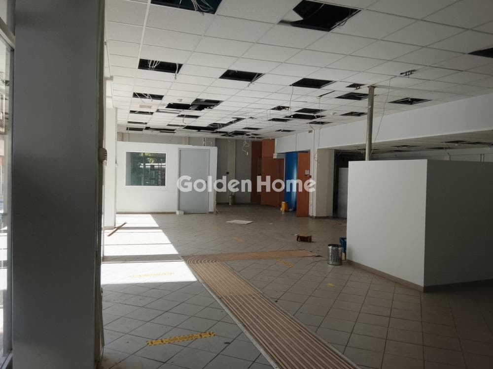 Retail Store in Center, Dafni — Photo 2 of 21