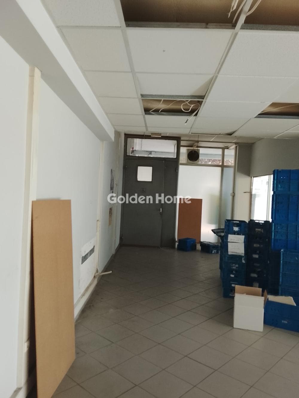 Retail Store in Center, Dafni — Photo 10 of 21