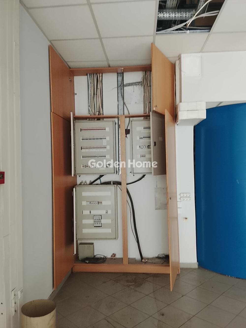Retail Store in Center, Dafni — Photo 11 of 21
