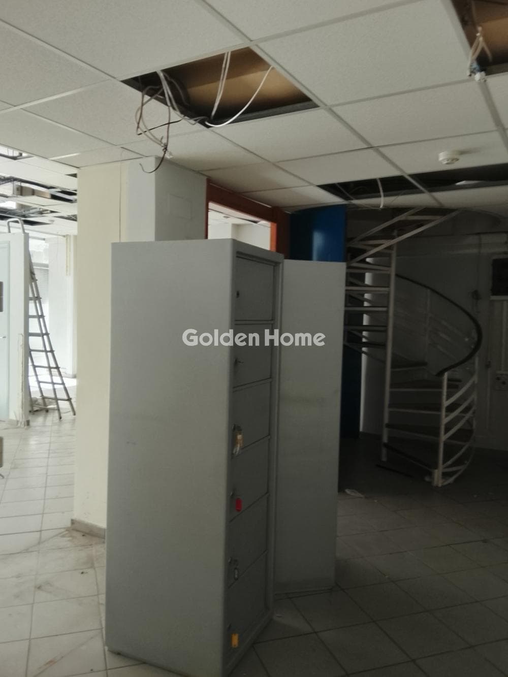 Retail Store in Center, Dafni — Photo 14 of 21