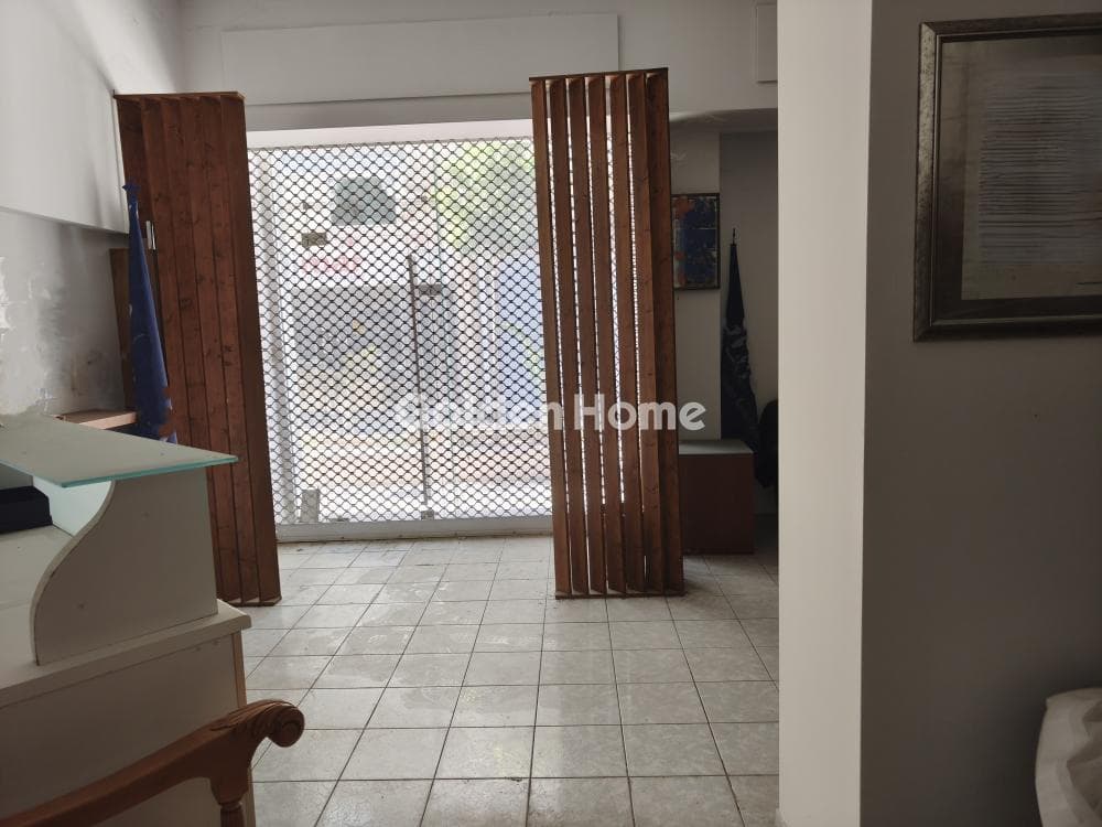 Retail Store in Nea Olimpia, Kamatero — Photo 1 of 12