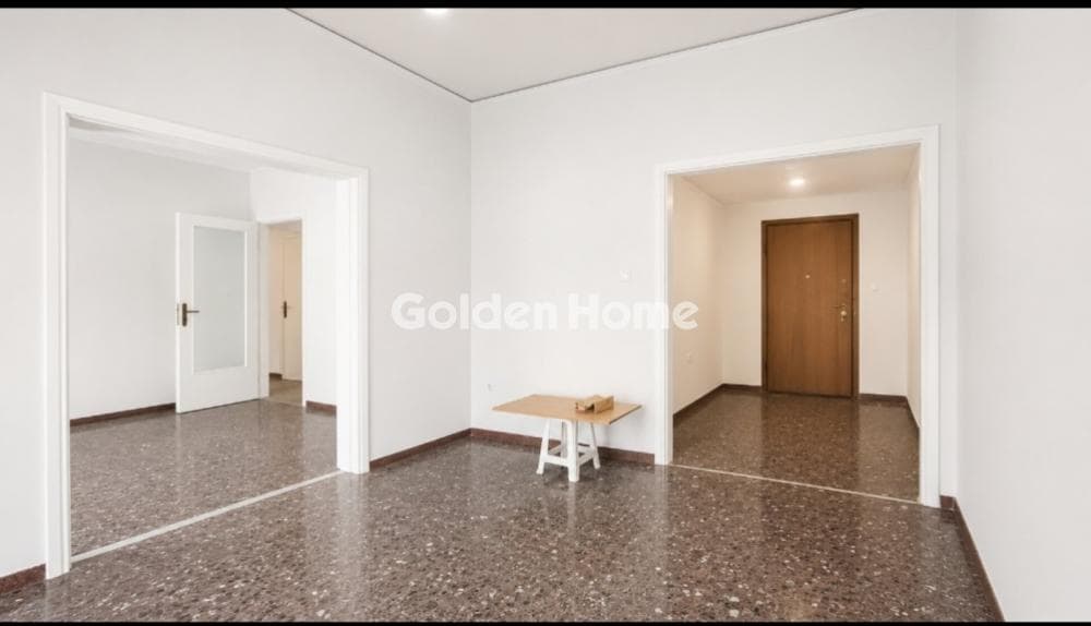 Office in Eleftherias square, Koridallos — Photo 1 of 17
