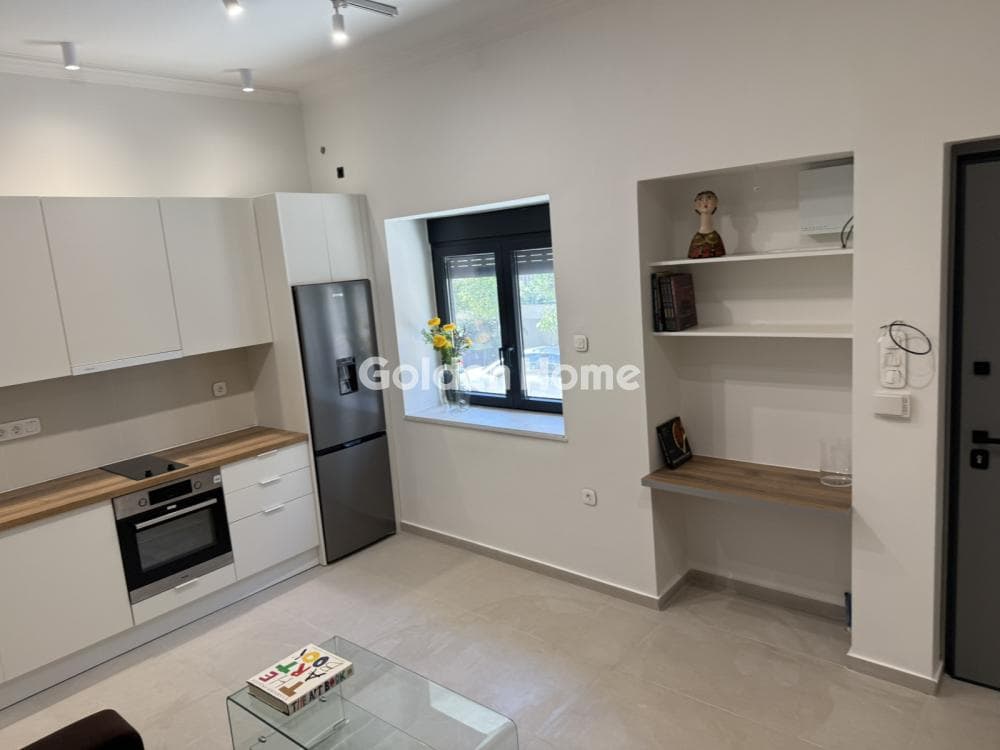 Apartment in Zoodochos Pigi, Vironas — Photo 1 of 12