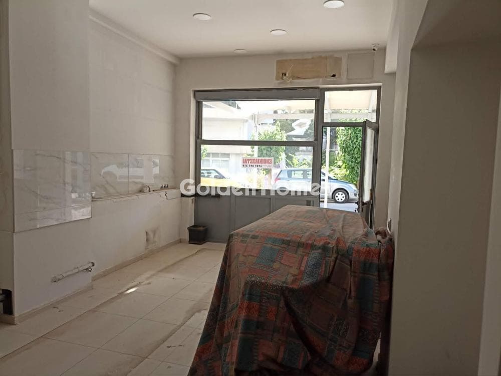 Retail Store in Astythea, Chaidari — Photo 1 of 6