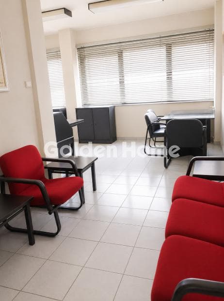 Office in Terpsithea, Piraeus — Photo 1 of 4