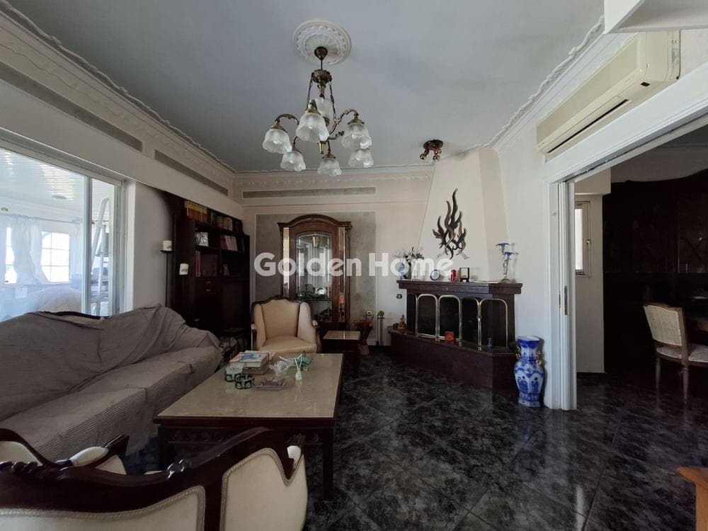 Apartment in Tzitzifies, Moschato — Photo 1 of 26