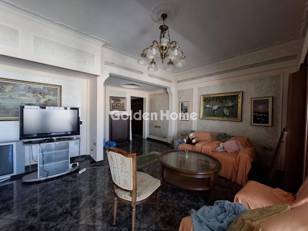 Apartment in Tzitzifies, Moschato — Photo 3 of 26