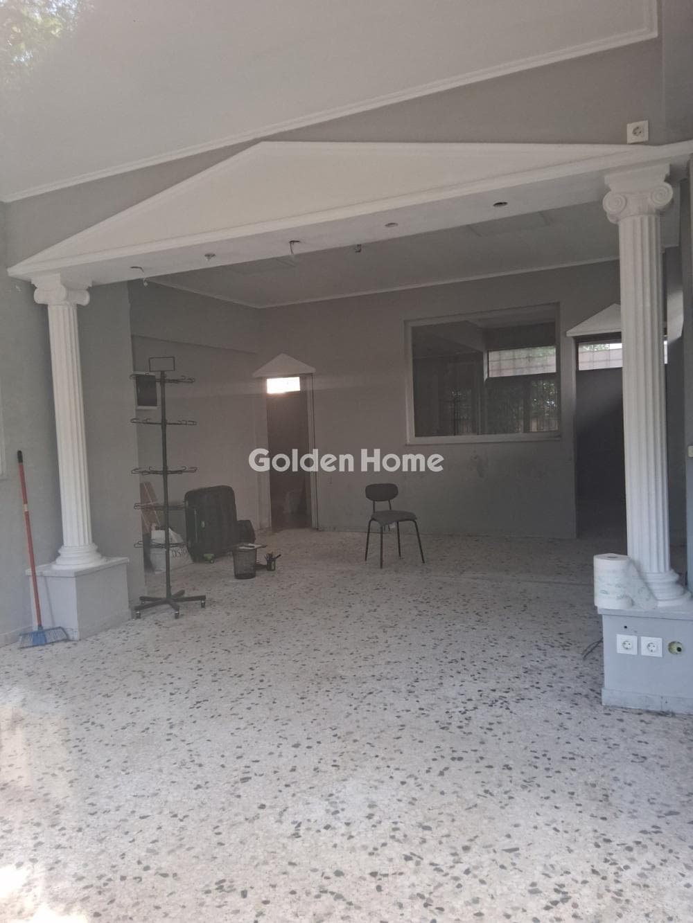 Retail Store in Ampelakia, Alimos — Photo 1 of 8