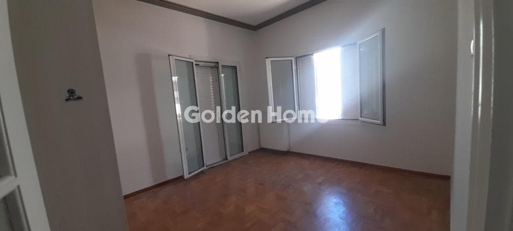 Apartment in Zoodochos Pigi, Vironas — Photo 2 of 11