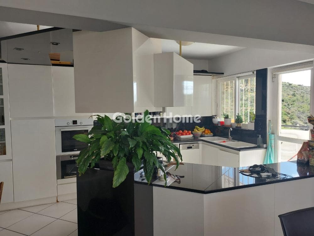 Apartment in Kareas, Vironas — Photo 15 of 19
