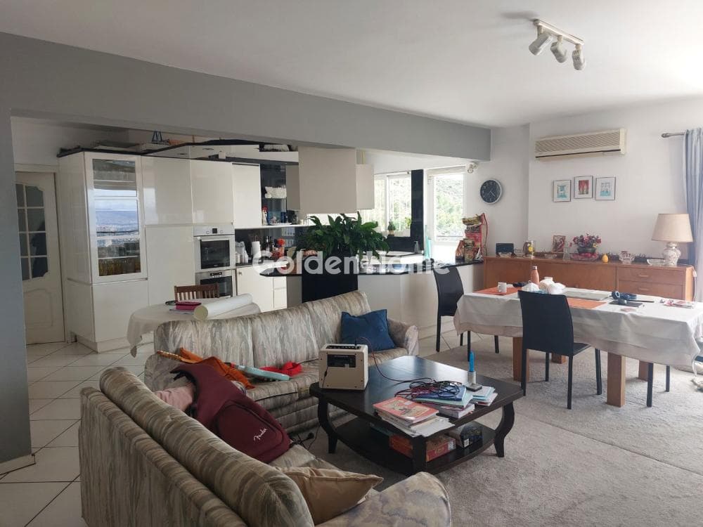 Apartment in Kareas, Vironas — Photo 14 of 19