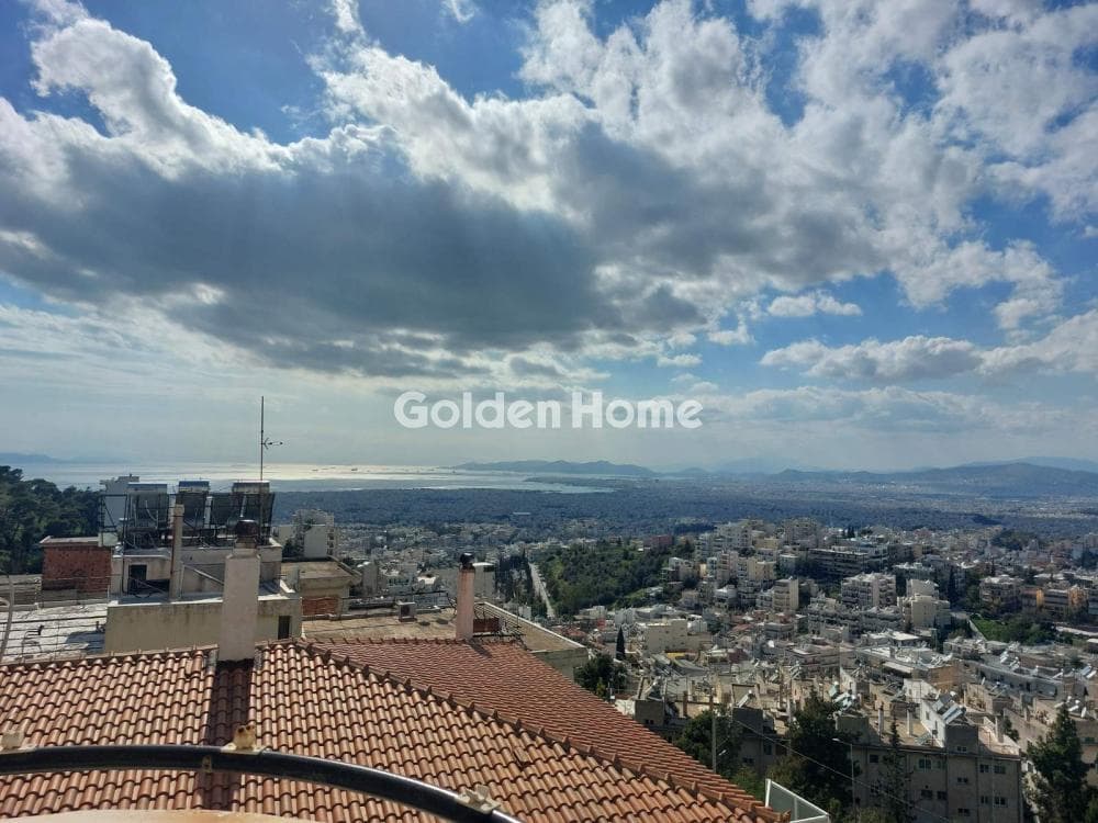 Apartment in Kareas, Vironas — Photo 1 of 19