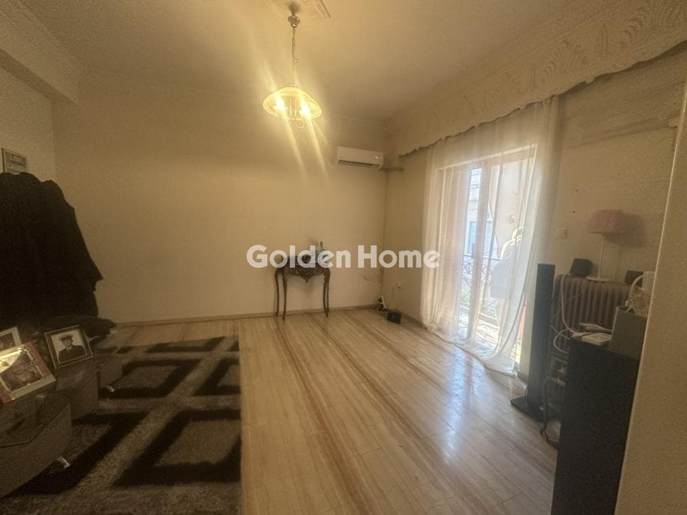 Apartment in Palaia Kokkinia, Piraeus — Photo 1 of 13