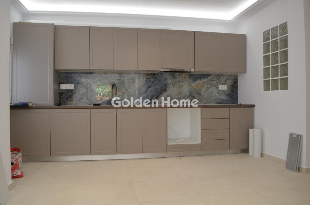 Apartment in Ampelakia, Alimos — Photo 1 of 18