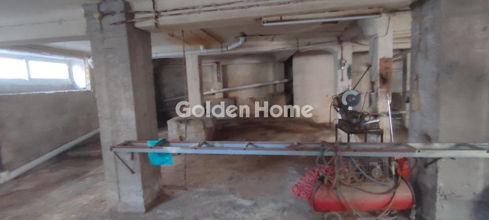 Retail Store in Center, Dafni — Photo 6 of 13