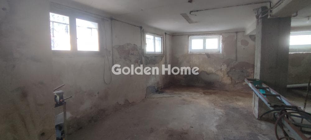 Retail Store in Center, Dafni — Photo 7 of 13