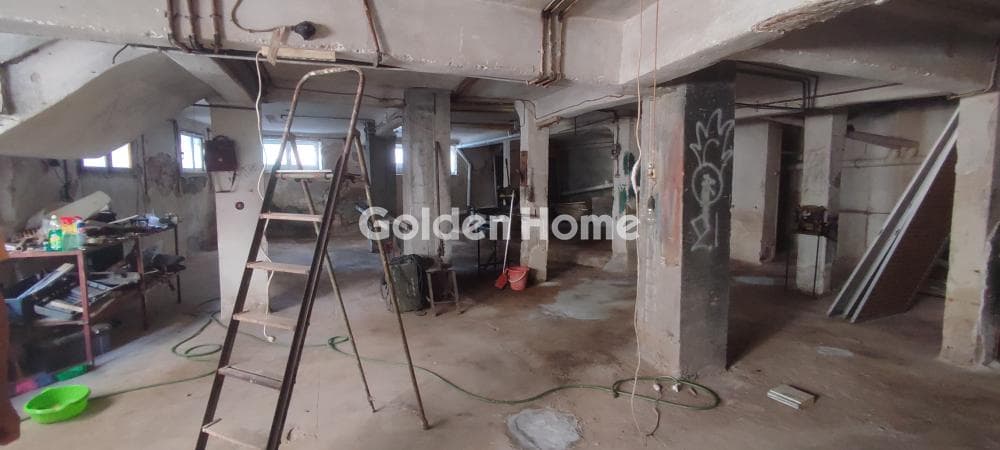 Retail Store in Center, Dafni — Photo 8 of 13