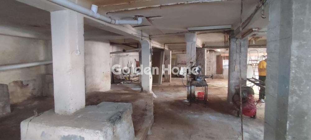 Retail Store in Center, Dafni — Photo 9 of 13