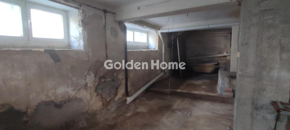 Retail Store in Center, Dafni — Photo 10 of 13