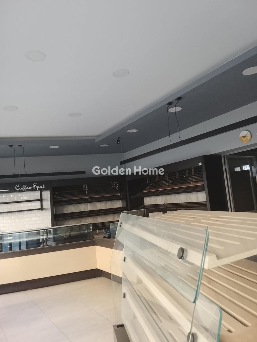 Retail Store in Center, Dafni — Photo 1 of 25