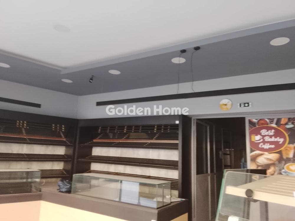 Retail Store in Center, Dafni — Photo 3 of 25