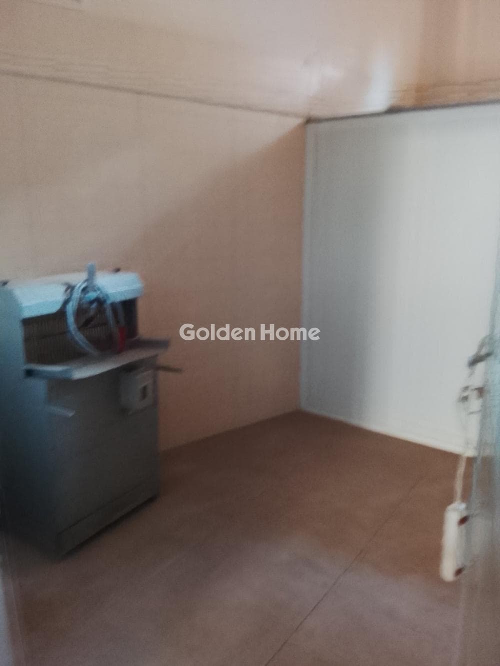Retail Store in Center, Dafni — Photo 12 of 25