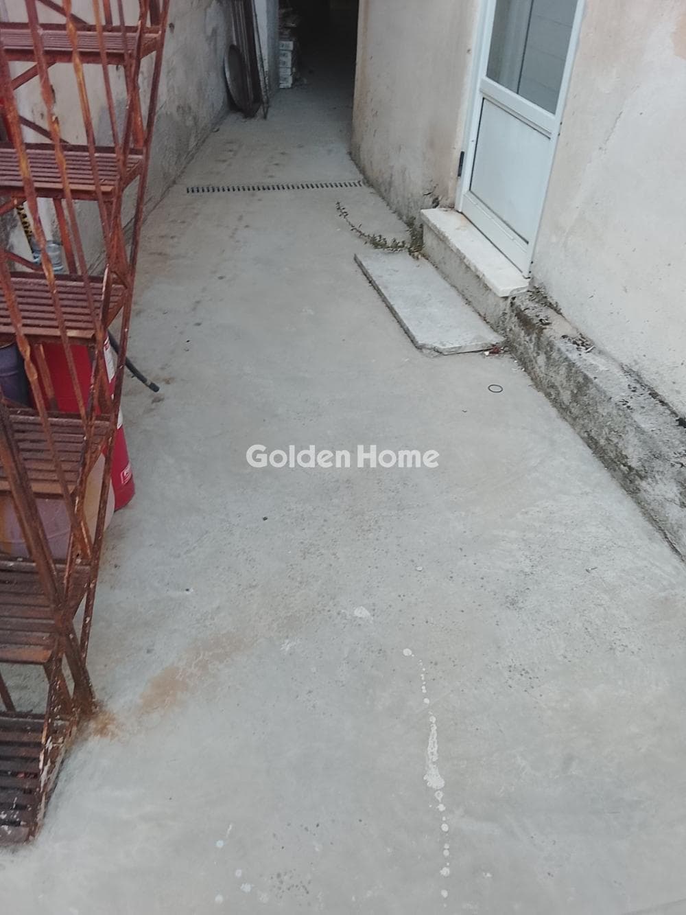 Retail Store in Center, Dafni — Photo 24 of 25