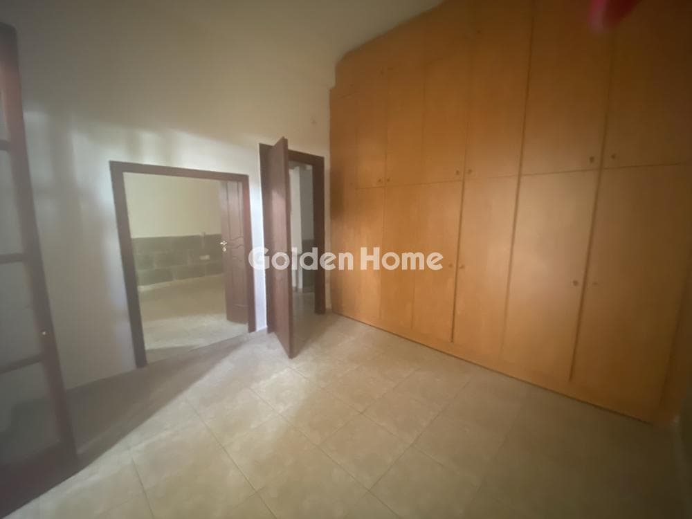 Apartment in Evaggelistria, Nikaia — Photo 1 of 13