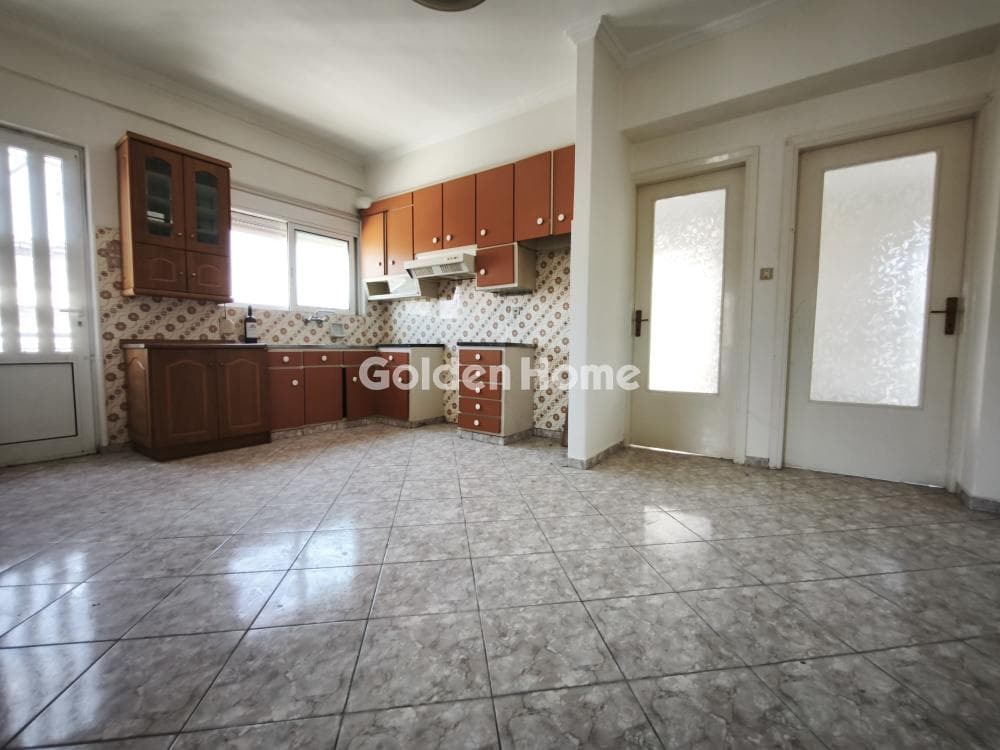Apartment in Center, Ilion — Photo 1 of 21