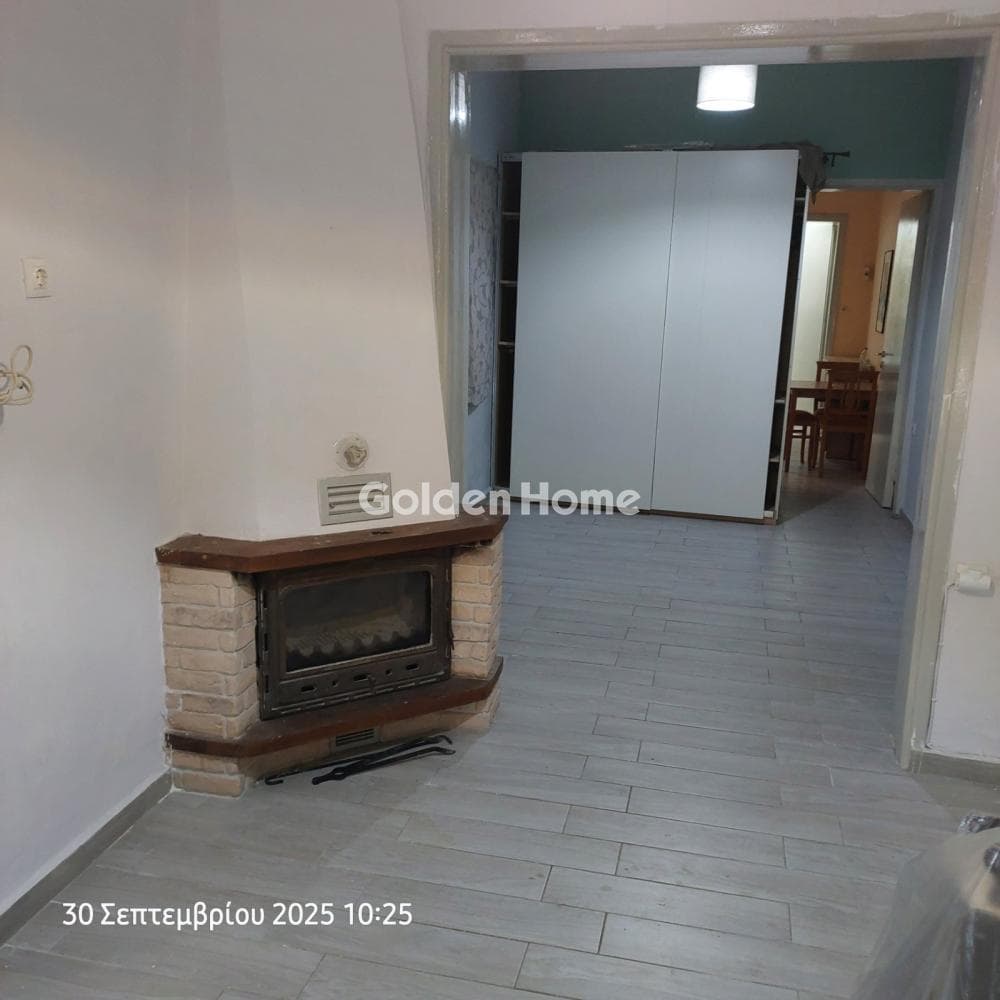 Apartment in Chatzikiriakeio, Piraeus — Photo 1 of 4