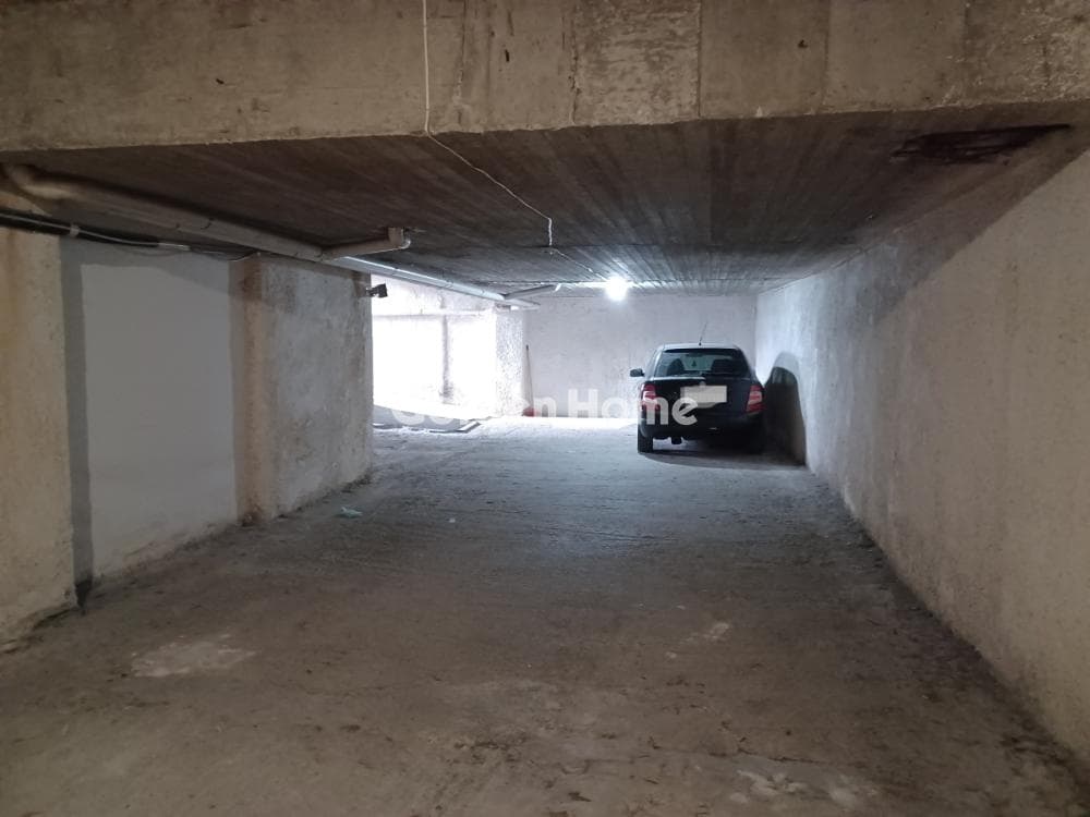 Χώρος Στάθμευσης στην Άγιος Ιωάννης, Νέος Κόσμος — Φωτογραφία 4 από 4