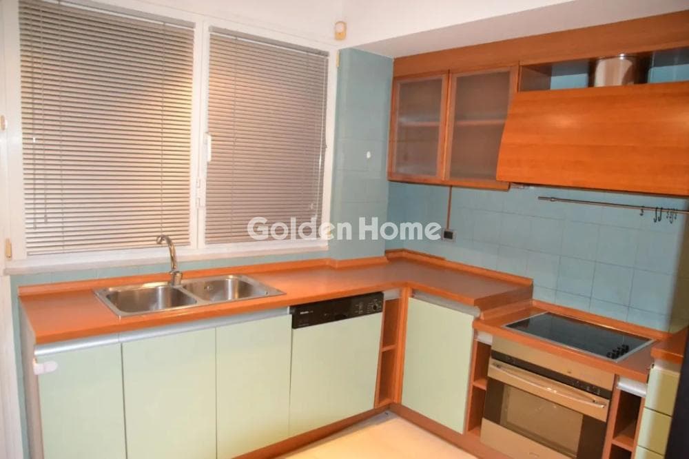 Apartment in Kareas, Vironas — Photo 8 of 38