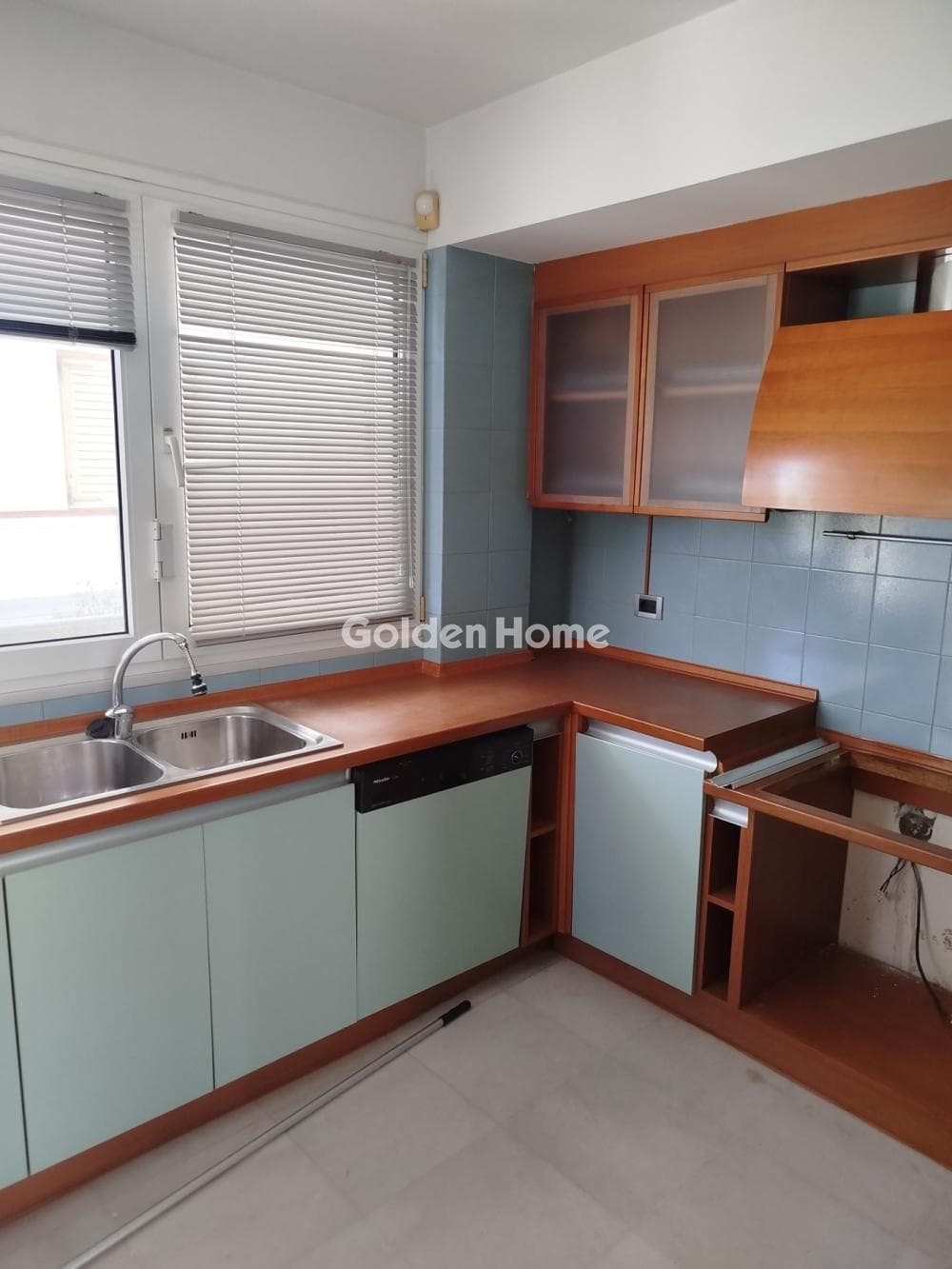 Apartment in Kareas, Vironas — Photo 9 of 38