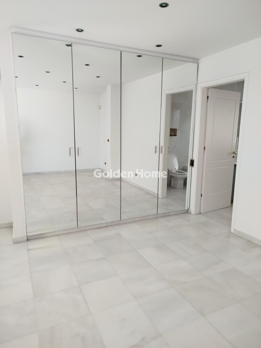 Apartment in Kareas, Vironas — Photo 15 of 38