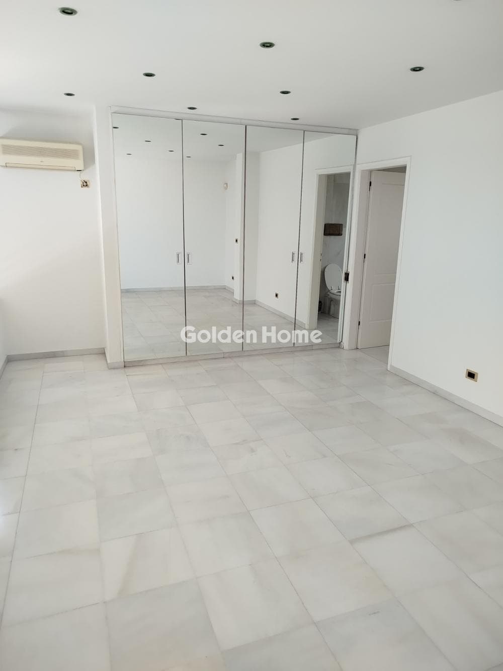 Apartment in Kareas, Vironas — Photo 14 of 38